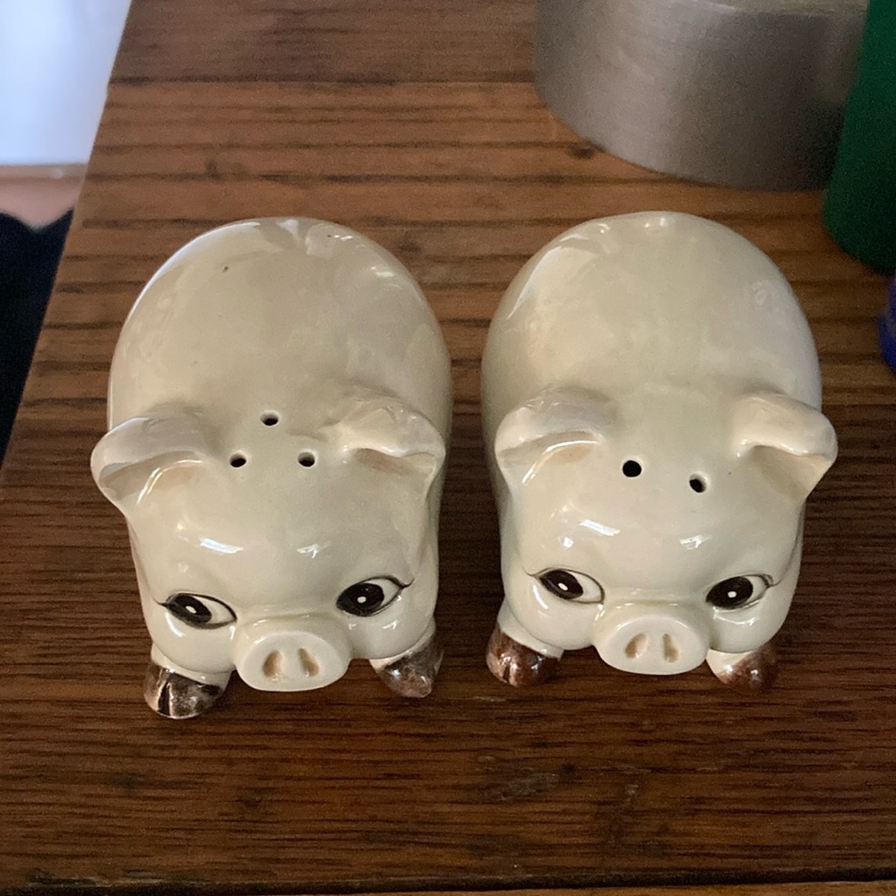 Vintage pig salt and pepper set